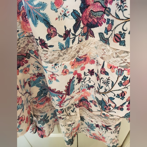 Magic Carpet Red Rose Boutique 4x NWT - Picture 2 of 8